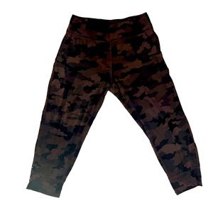 Lululemon Women’s (12) Align Jogger Crop, Red Merlot/Camouflage pattern